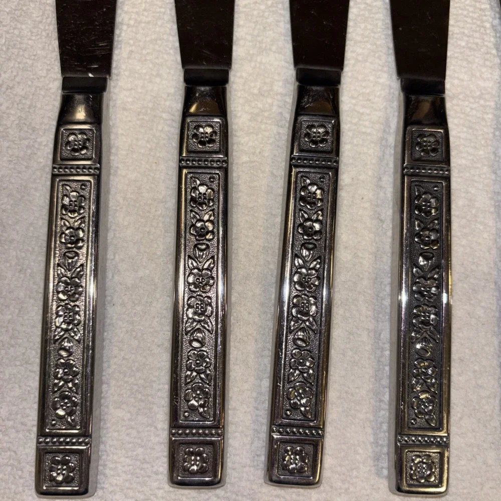 Vintage WM A Rogers Oneida Ltd Dominica Stainless Knives Flatware 8 Piece